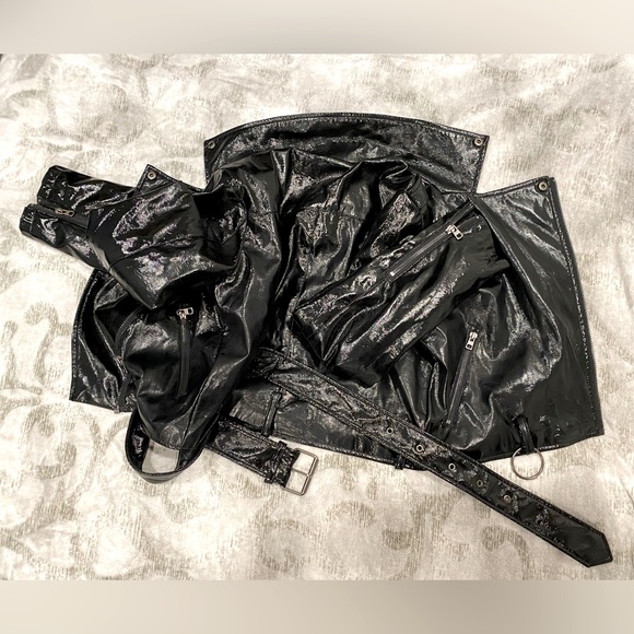 Forever 21 - M size Black fake leathery type texture Jacket - Picture 4 of 5